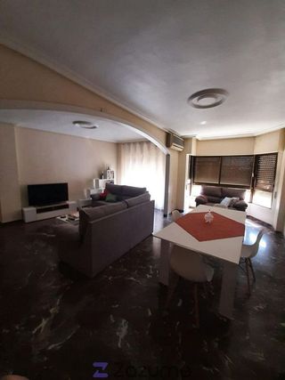 Piso en alquiler en Linares