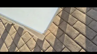 Mesa de salón elevable con detalles en cristal