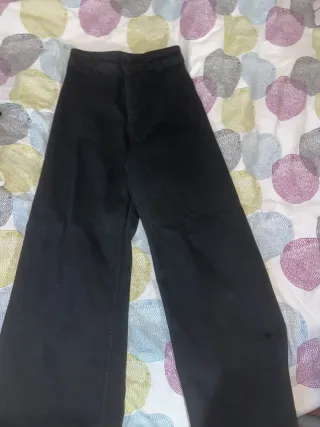 Vaqueros negros tiro alto