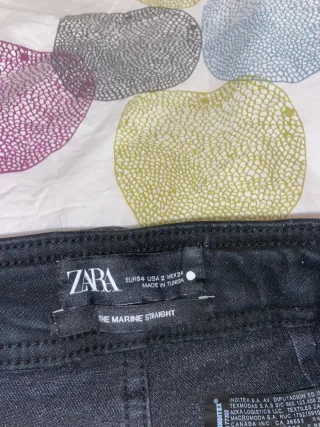 Vaqueros negros tiro alto