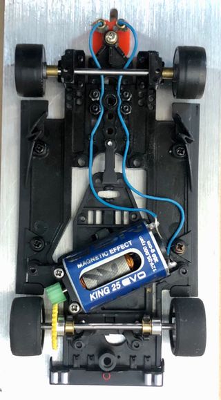 BMW V12 LMR Angle-Arrow Slot