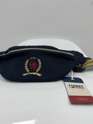 Riñonera Tommy Jeans Negra con Logo