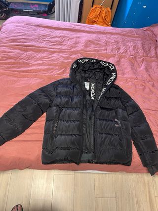 Chaqueta Moncler Negra ABRIGA MUCHO