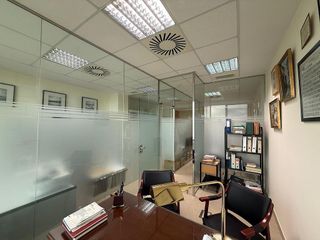Oficina en venta en Aljamar en Tomares
