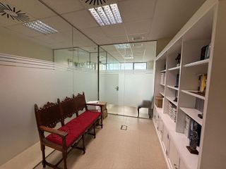 Oficina en venta en Aljamar en Tomares