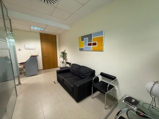Oficina en venta en Aljamar en Tomares