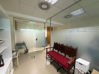 Oficina en venta en Aljamar en Tomares