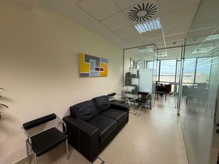 Oficina en venta en Aljamar en Tomares