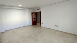 Piso en alquiler en Huerta de la Reina - Trassierra en Córdoba