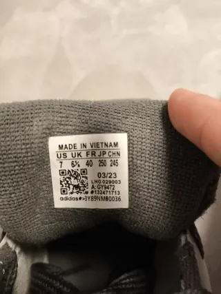 Zapatillas Adidas Grises y Blancas