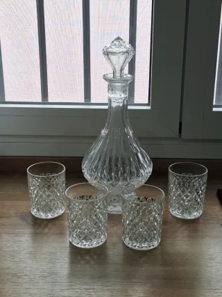 Juego de licor de cristal tallado