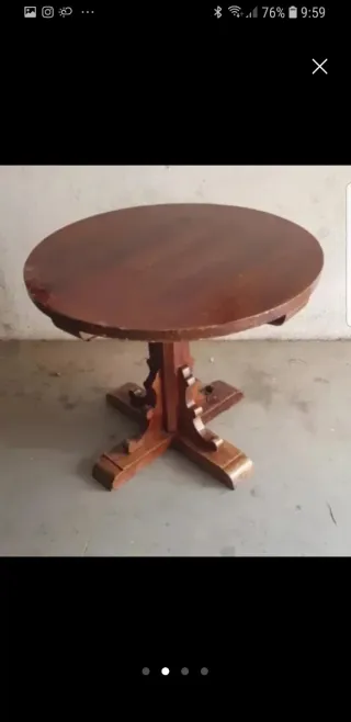 Mesa de salón de madera rústica