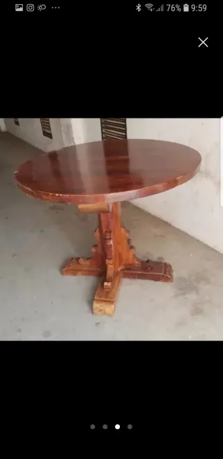 Mesa de salón de madera rústica