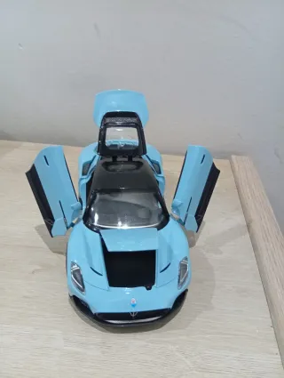 Maserati MC20 escala 1:24