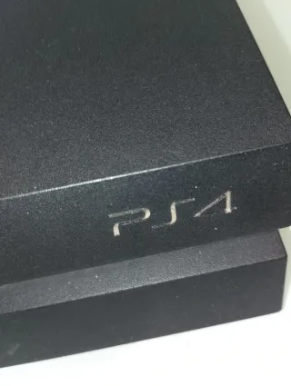 Console PS4 + Controller + 3 Cavi