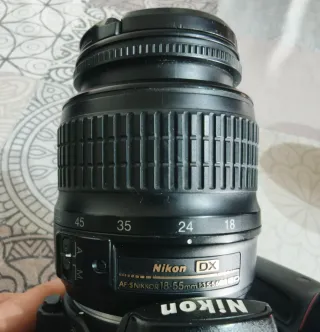 Cámara Nikon D5000 + Objetivo Tamron 70-300