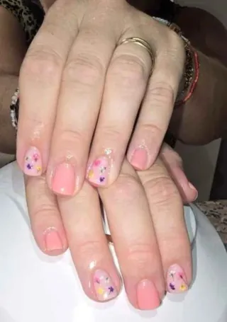 Manicura y pedicura francesa con glitter