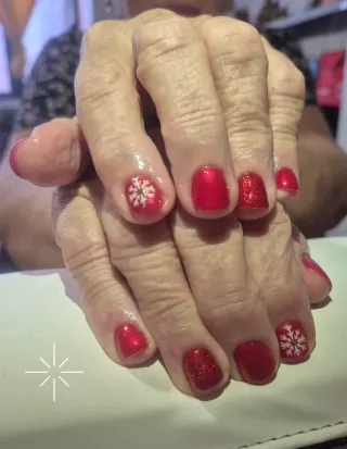 Manicura y pedicura francesa con glitter