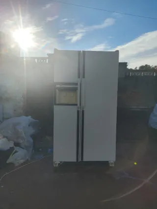 Regalo. Nevera Americana Blanca.