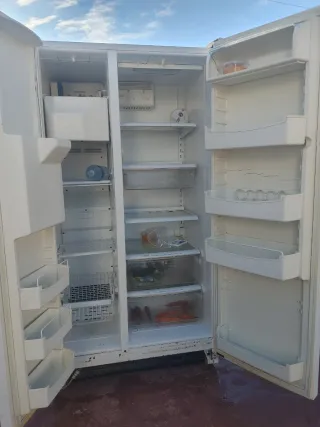 Regalo. Nevera Americana Blanca.