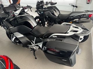 BMW R 1250 RT Negra. modelo triple black