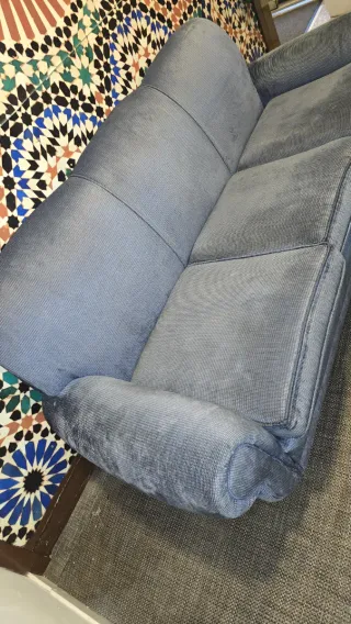 Sofá azul de 3 plazas