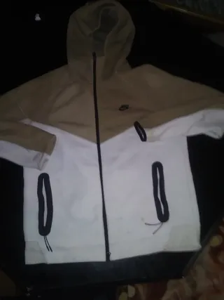 Sudadera Nike Tech Fleece Beige y Blanca