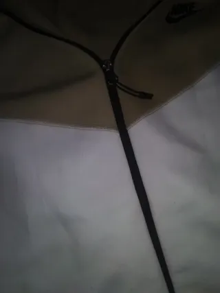 Sudadera Nike Tech Fleece Beige y Blanca