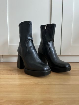 Botines negros de plataforma y tacón
