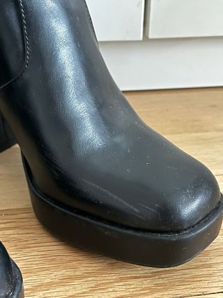 Botines negros de plataforma y tacón