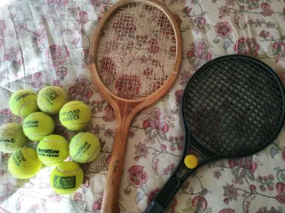 Raquetas de tenis y pelotas