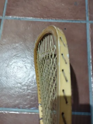 Raqueta Donnay Kings Cup Antigua Madera. Deformada