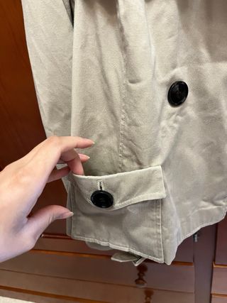 Gabardina corta Zara Beige