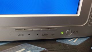 TV 17" 4:3 LCD AIRIS MW147 (sin audio)