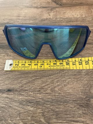Gafas de sol azules deportivas