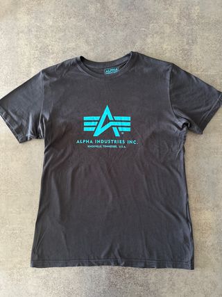 Camiseta Alpha Industries Negra y Turquesa