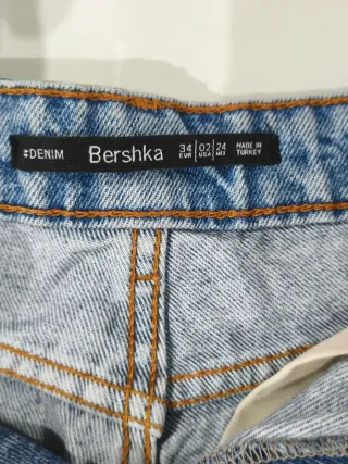 Shorts vaqueros Bershka bordados