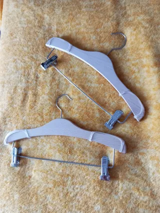 Pack perchas madera de haya. Madera sostenible