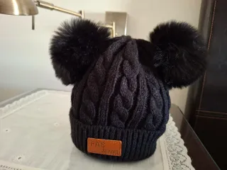 Gorro lana negro con pompones Nuevo
