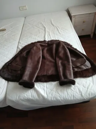 Chaqueta de señora en piel marrón
