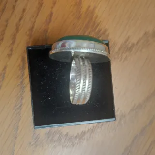 Anillo de jade y plata