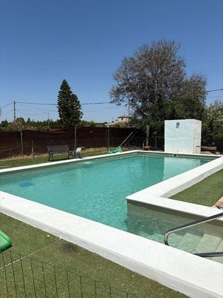 Chalet en venta en Carmona