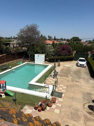 Chalet en venta en Carmona