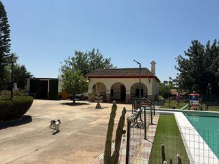 Chalet en venta en Carmona