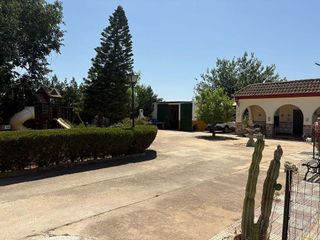 Chalet en venta en Carmona