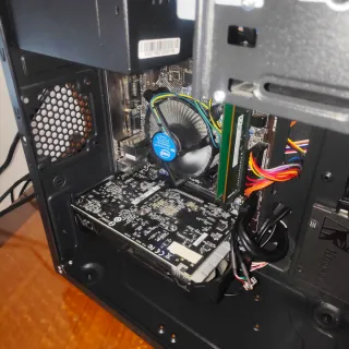 PC I5 7400, 16GB, GTX 1050TI 4GB.