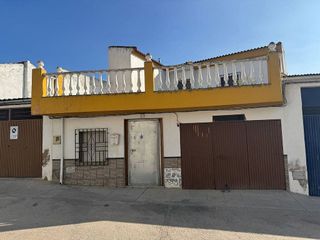 Casa adosada en venta en Alcaudete