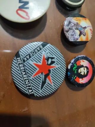 Lote chapas vintage no a la guerra