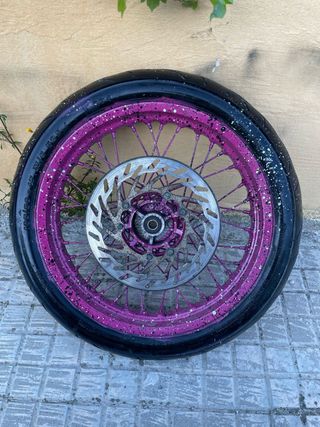 Rueda de radios delantera morada rosa