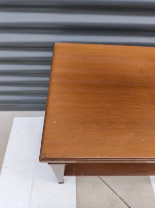 Mesa auxiliar Sheraton antigua con marquetería